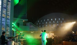 Das Bild zeigt ein Konzert mit Lichinstallationen in der Hauptkirche St. Nikolai - Copyright: Thomas Krätzig