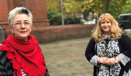 Pastorin Jutta Jungnickel und Renate Endrulat von der Kirchengemeinde Eilbek/Friedenskirche-Osterkirche. - Copyright: @ Gerd Eisentraut