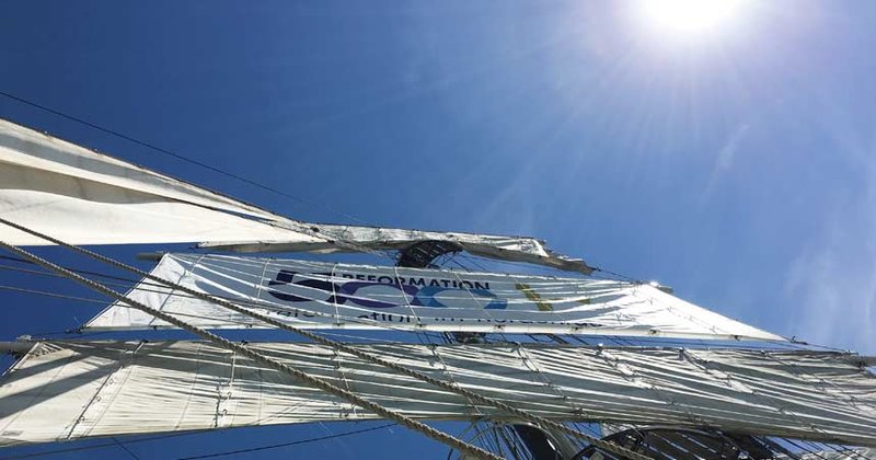 Das Nordkirchenschiff auf dem Weg nach Hamburg