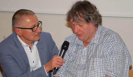 Werner Boyens erzählte über das Erlittene im Gespräch mit Michael Wunder, dem Leiter des Beratungszentrums Alsterdorf - Copyright: Berndt Rytlewski/ESA