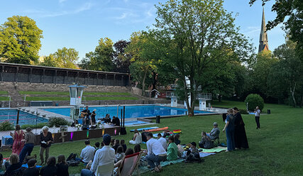 Sommerbad Kaifu in Hamburg bei einem Tauffest - Copyright: Christian Schierwagen