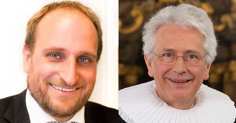 NDR-Moderator Daniel Kaiser (links) und Hauptpastor Alexander Röder