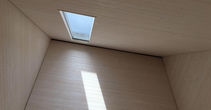 Mit Licht gemalt: die Kapelle im Innenhof
