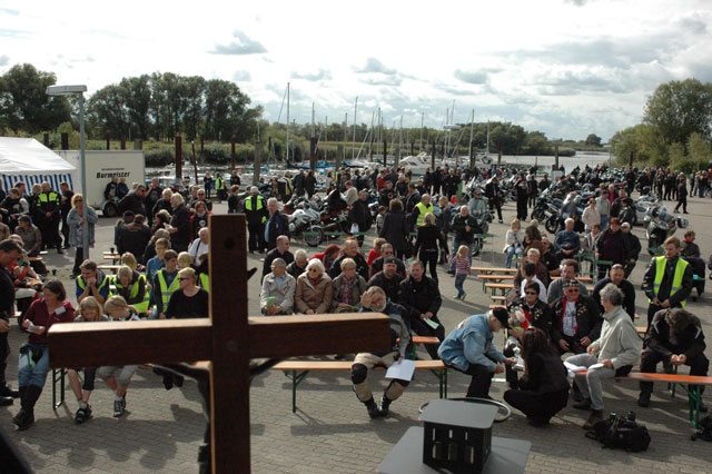Immer am dritten Sonntag im September: Haselauer Motorradgottesdienst im Haseldorfer Hafen