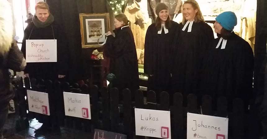 Die Vikarinnen und Vikare erzählen die alte Geschichte von der Geburt Jesu