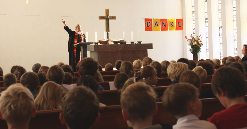 Für die Kinder ging es nach dem Gottesdienst in der Hauptkirche St. Nikolai zu einem gemeinsam Frühstück und dann direkt in die Ferien.